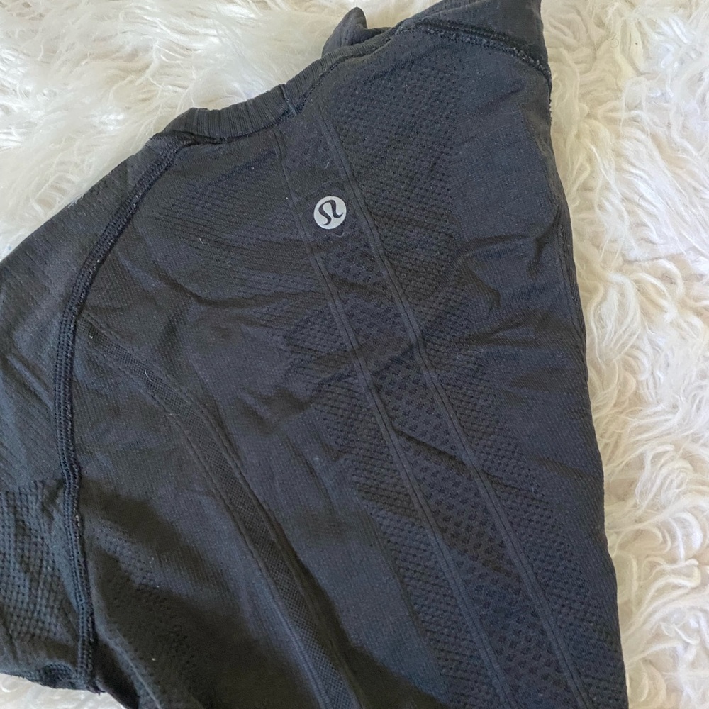 lululemon black swiftly tee (excellent condition)